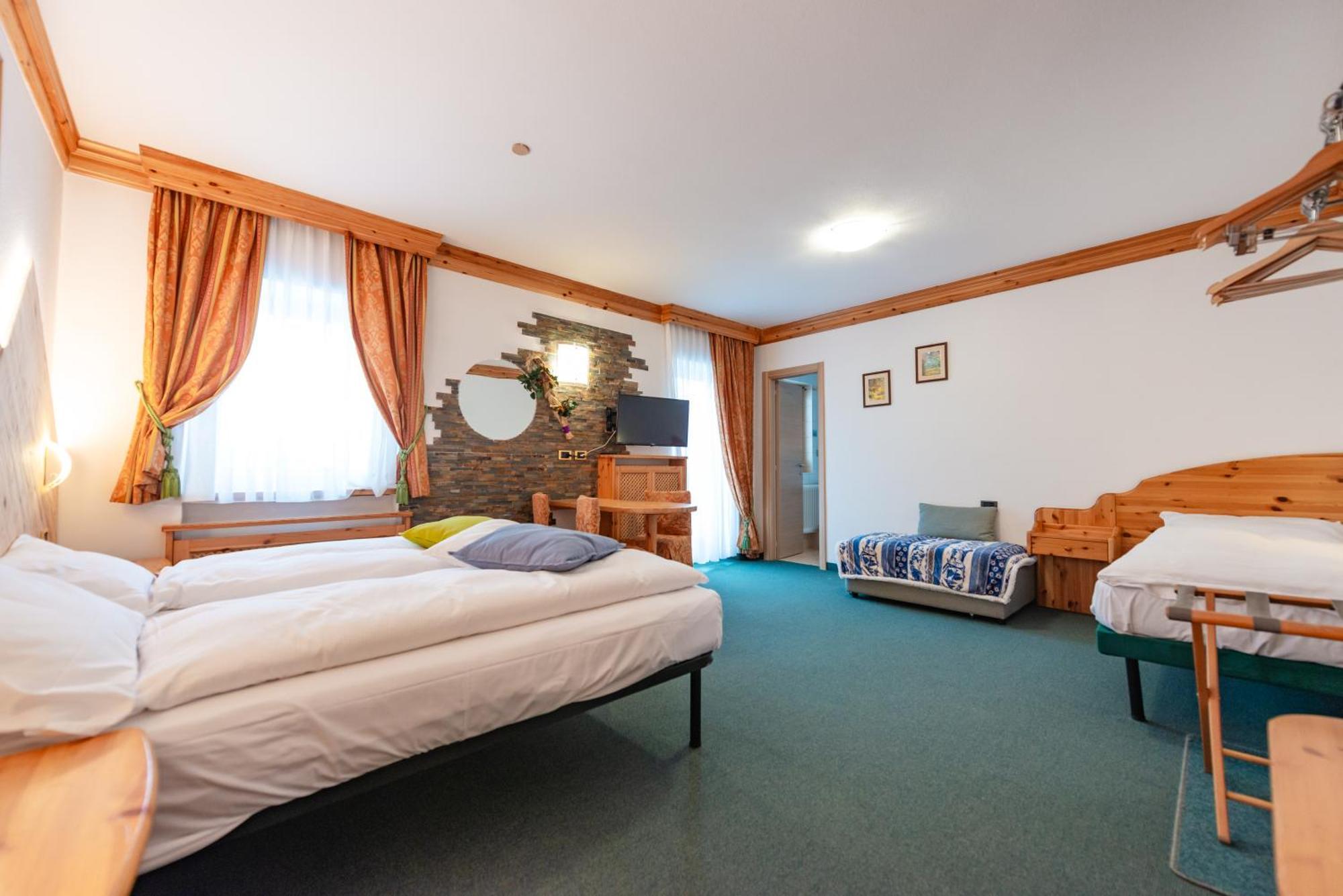 Hotel Ciamol كامبيتيلو دي فاسا المظهر الخارجي الصورة